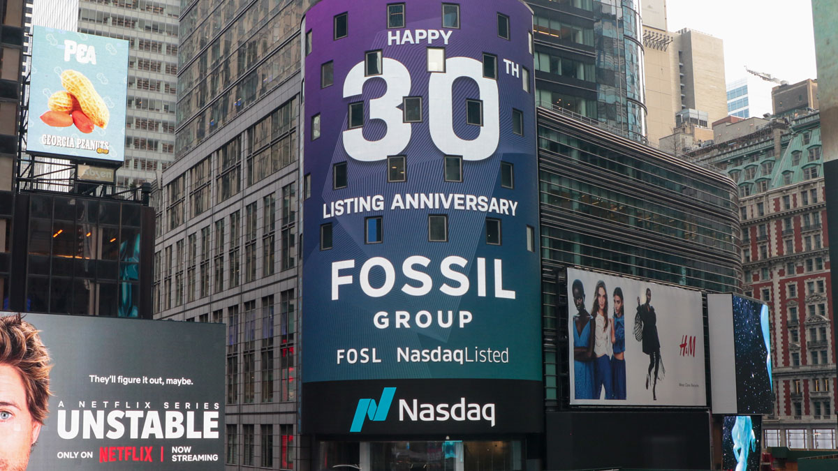 Fossil Group proudly celebrates its 30th anniversary on the NASDAQ